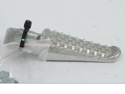 Vänster sida på Fotpinne från en Honda CB 650 R -2019 motorcykel.