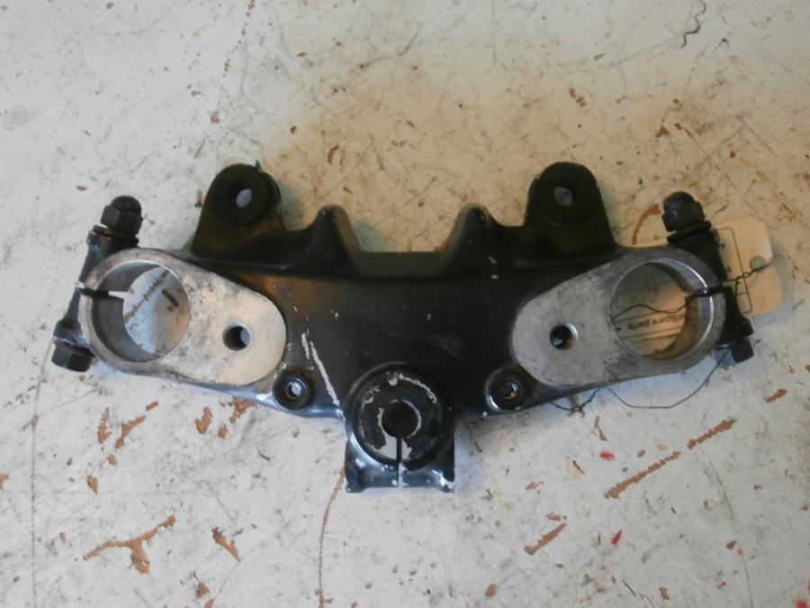 Baksidan på Gaffelkrona från en Suzuki GSX 750 -1984 motorcykel.