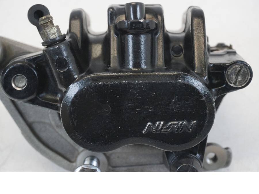 Baksidan på Bromsok från en Honda CB 750 -2002 motorcykel.