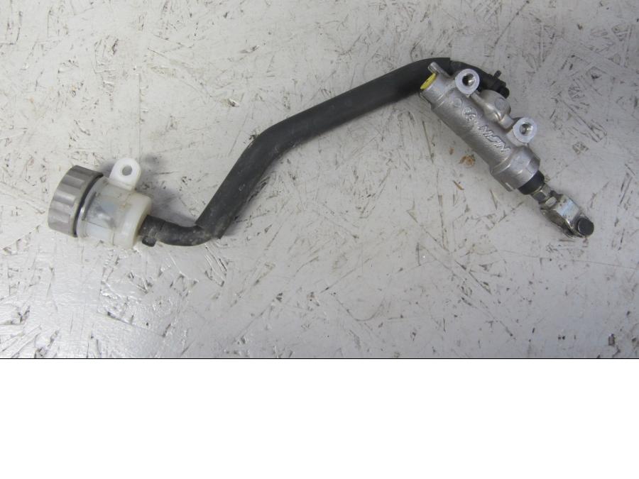 Framsidan på Bromshuvudcylinder från en Yamaha XT660Z Tenere -2009 motorcykel.