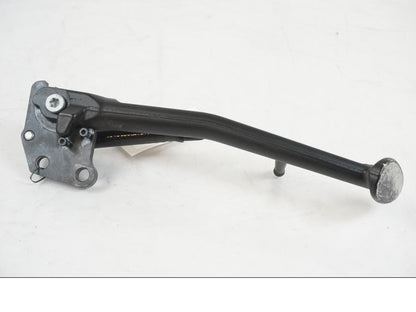 Snett uppifrån på Sidostöd från en KTM 1290 Super Duke R EVO -2023 motorcykel.