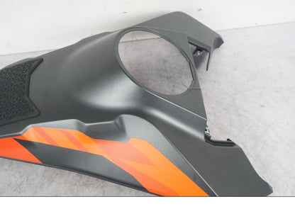 Vänster sida på Tankkåpa från en KTM 1290 Super Adventure S -2023 motorcykel.