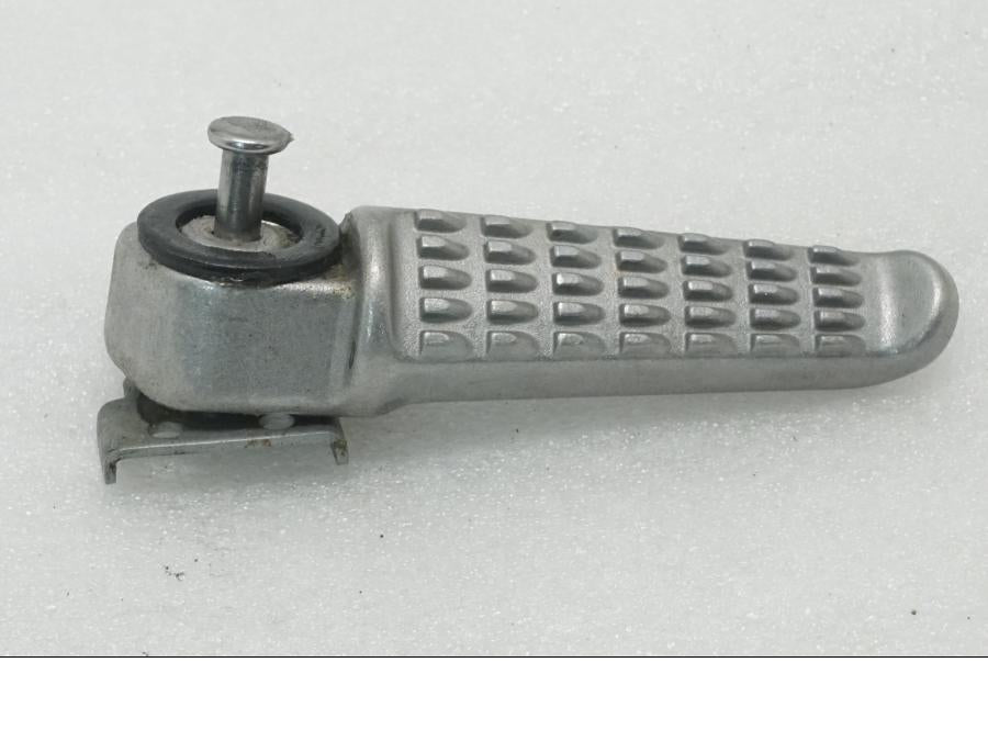 Framsidan på Fotpinne från en Kawasaki Z 400 -2020 motorcykel.