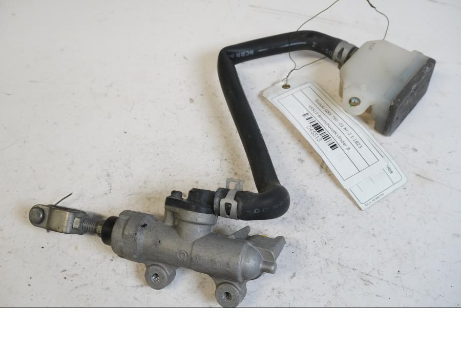 Framsidan på Bromshuvudcylinder från en Suzuki GSX 750 -2001 motorcykel.