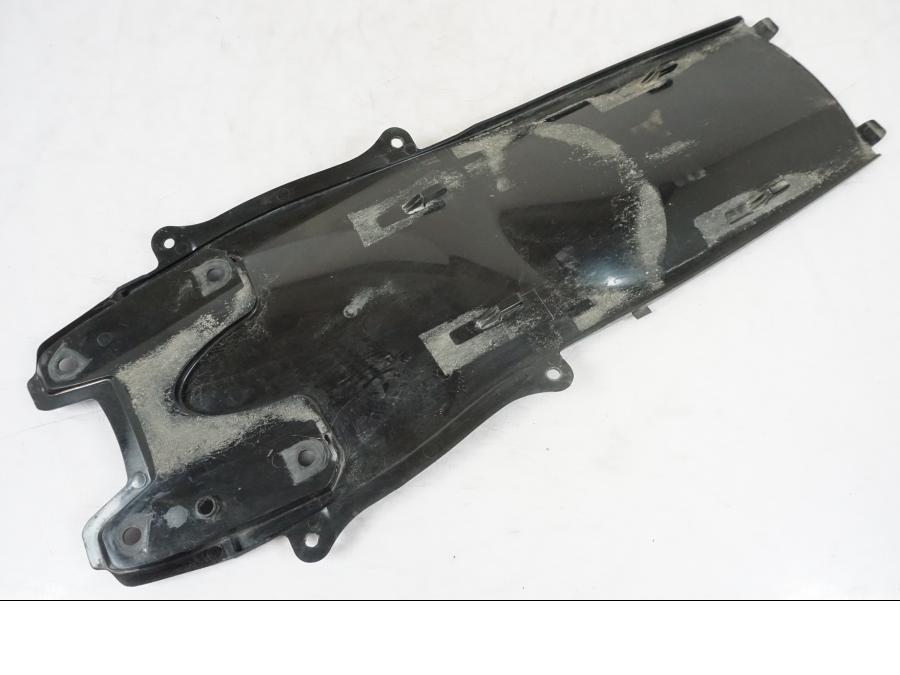 Snett uppifrån på Undertail från en Suzuki GSX-R 750 -2006 motorcykel.