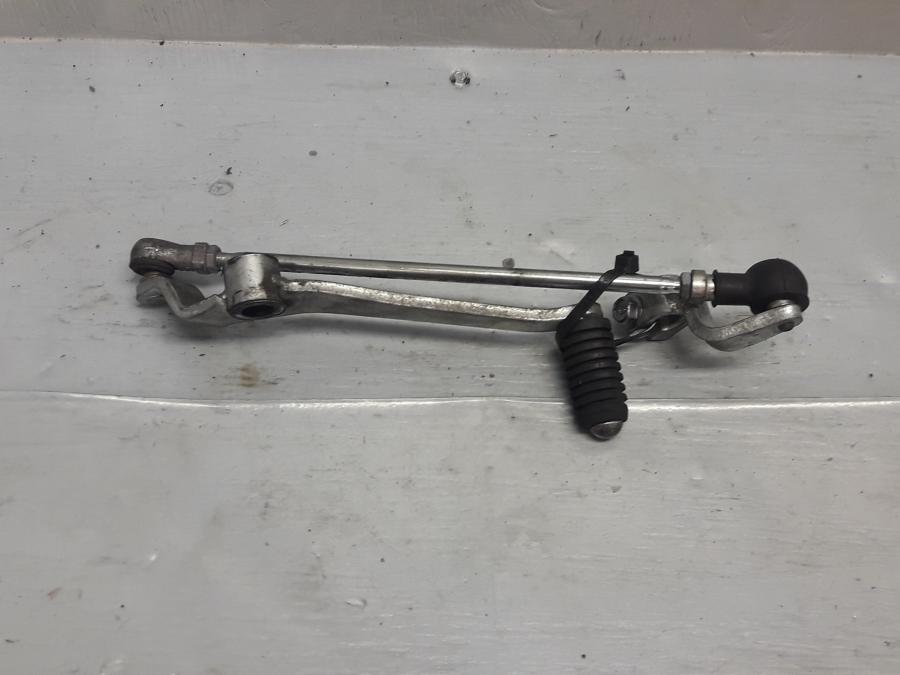 Framsidan på Växelpedal från en Yamaha FZ-6 -2004 motorcykel.