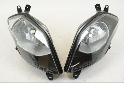 Framsidan på Strålkastare från en BMW S 1000 XR -2014 motorcykel.