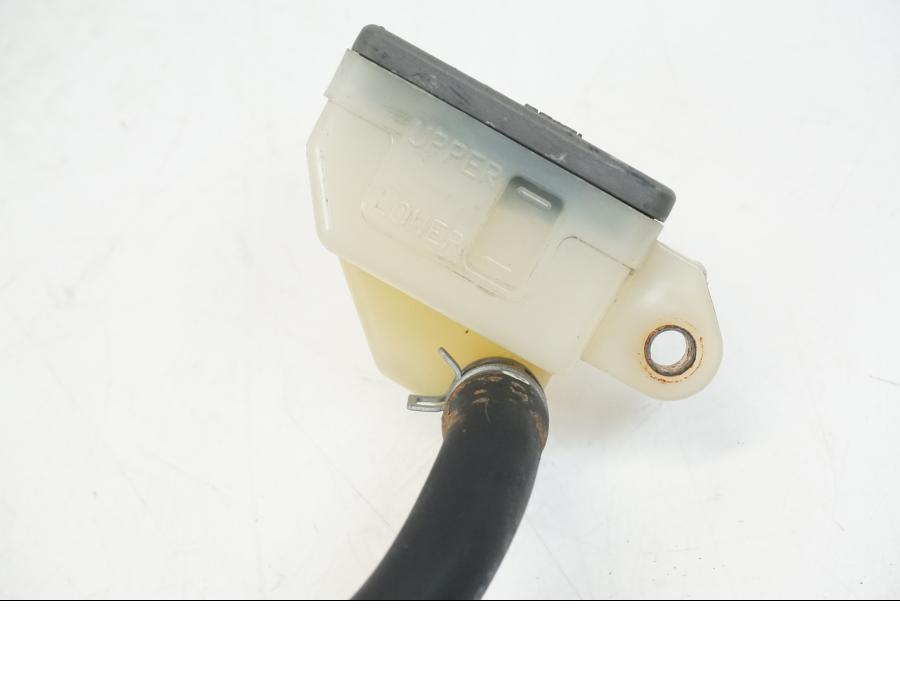 Baksidan på Bromshuvudcylinder från en Suzuki GSX-R 1000 -2005 motorcykel.