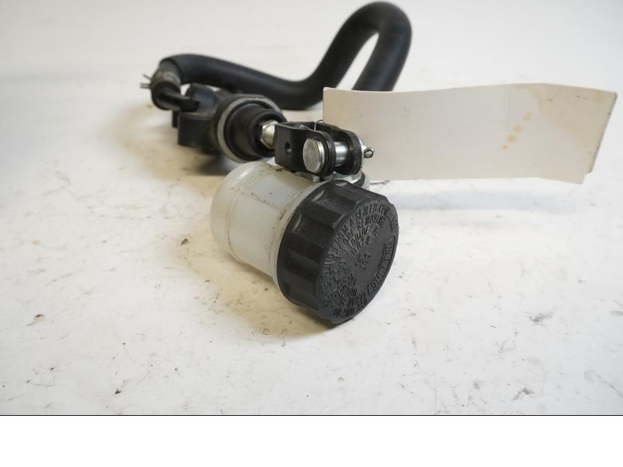 Höger sida på Bromshuvudcylinder från en Yamaha MT-07 Tracer -2016 motorcykel.