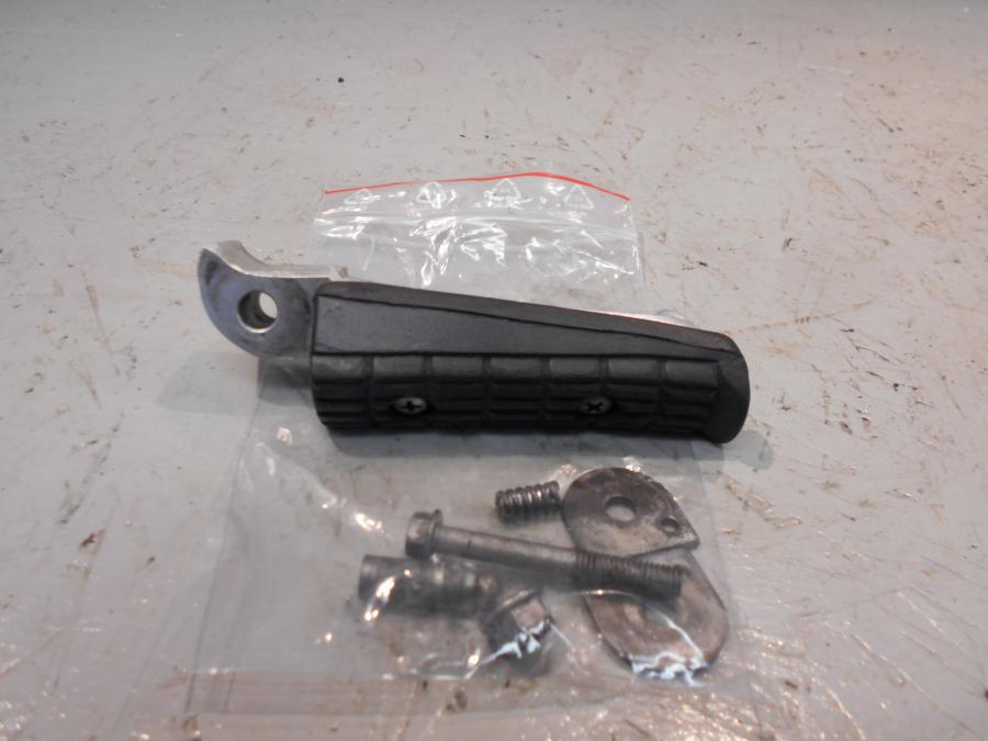 Baksidan på Fotpinne från en Yamaha TDM 850 -1999 motorcykel.