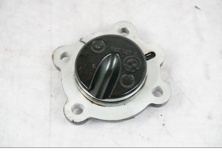 Baksidan på Motorkåpa från en BMW K 1200 S -2005 motorcykel.