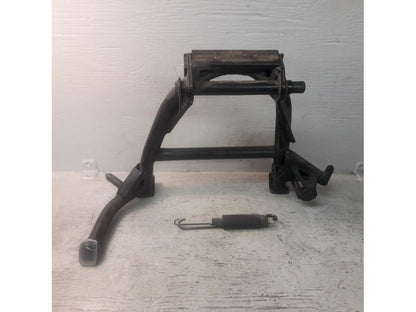 Baksidan på Centralstöd från en Honda ADV 750 -2017 motorcykel.