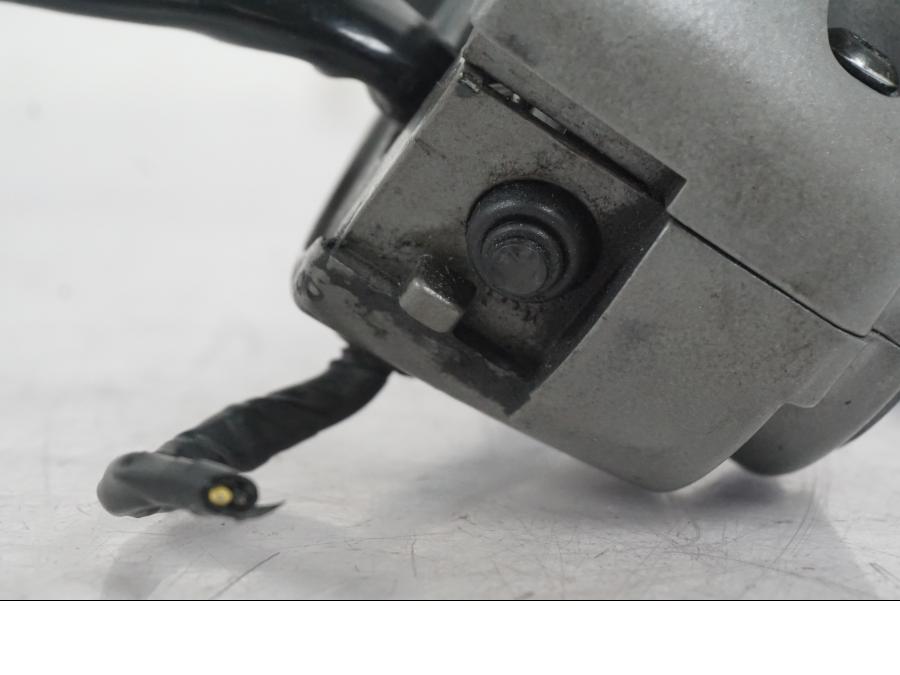 Extrabild2 på Styrelreglage från en H-D Softail FXCW Rocker -2008 motorcykel.