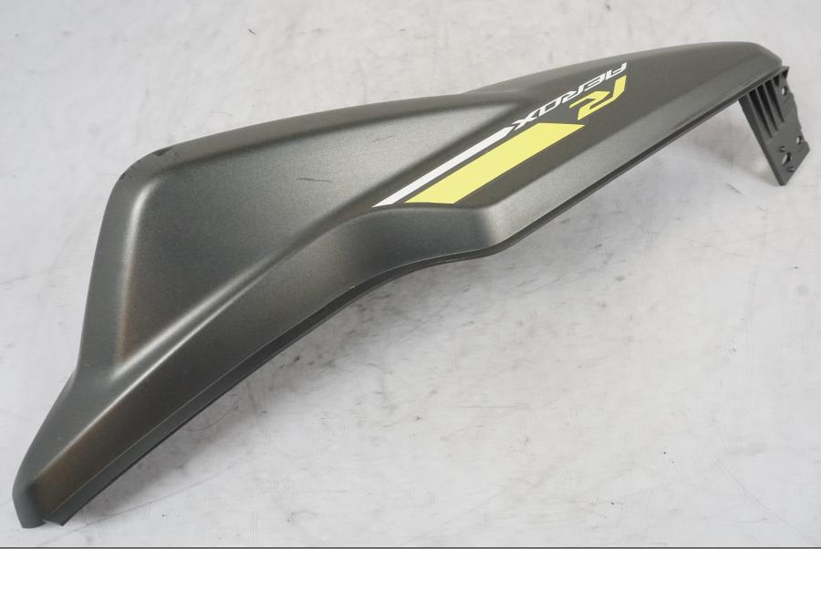 Snett uppifrån på Bakvinge från en Yamaha Aerox 4 -2020 moped.