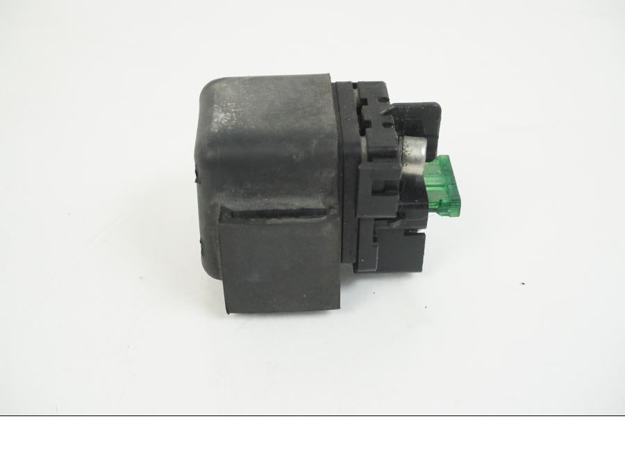 Snett uppifrån på Startrelä från en Honda CBR 125 R -2006 motorcykel.