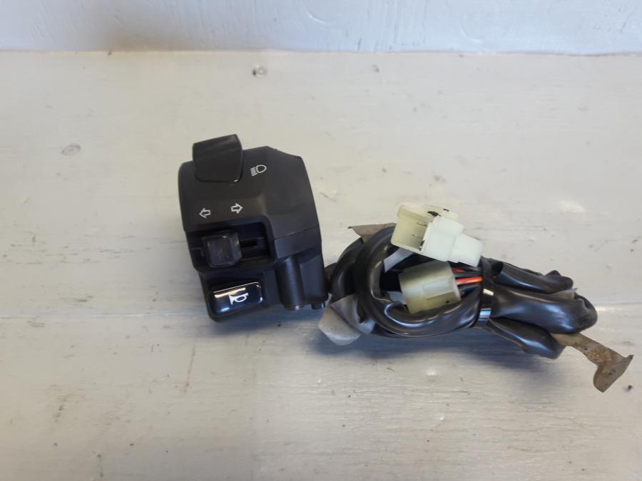 Framsidan på Styrelreglage från en Yamaha MT 125 -2017 motorcykel.