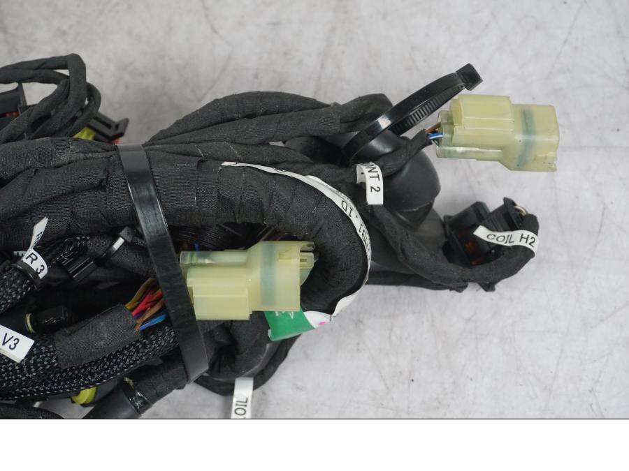 Snett uppifrån på Kabelstam från en Ducati Multistrada V4 -2024 motorcykel.