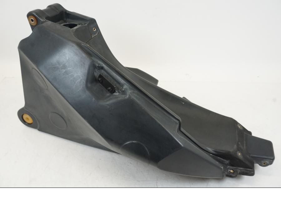 Extrabild4 på Bensintank från en Husqvarna 701 Supermoto -2020 motorcykel.