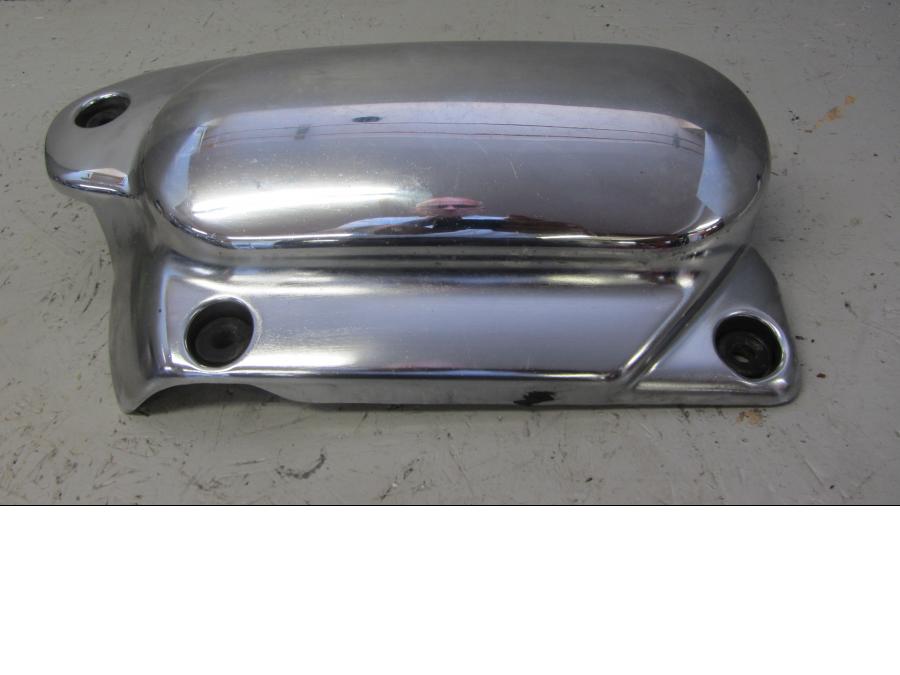 Höger sida på Motorkåpa från en Yamaha XVS 1100 -2002 motorcykel.