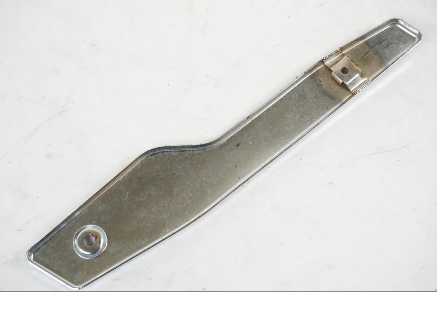 Baksidan på Värmeskydd från en Suzuki VZR 1800 -2009 motorcykel.