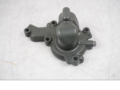 Baksidan på Vattenpump från en KTM 125 Duke -2017 motorcykel.