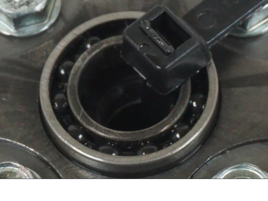 Höger sida på Kopplingskorg från en Honda CBR 125 R -2006 motorcykel.