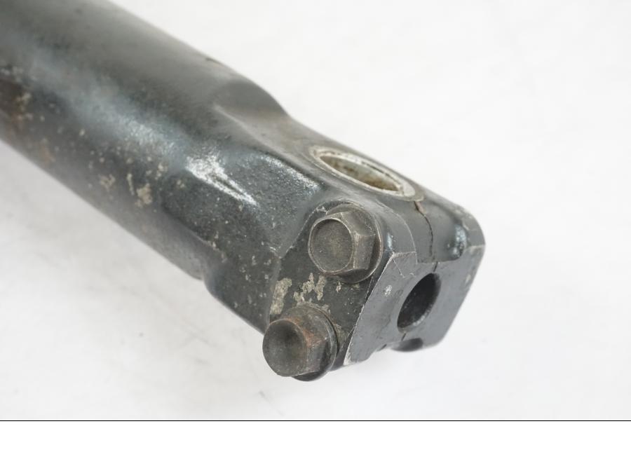 Extrabild1 på Gaffelben från en Honda CBR 1000 F -1989 motorcykel.