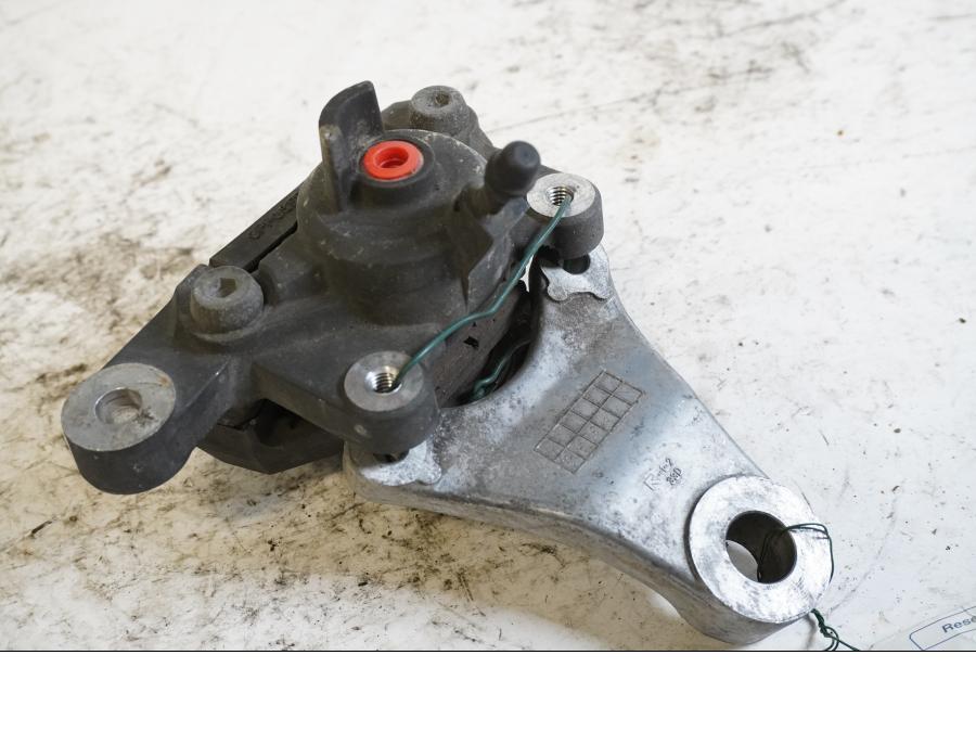 Framsidan på Bromsok från en Suzuki GSX 600 F -2000 motorcykel.