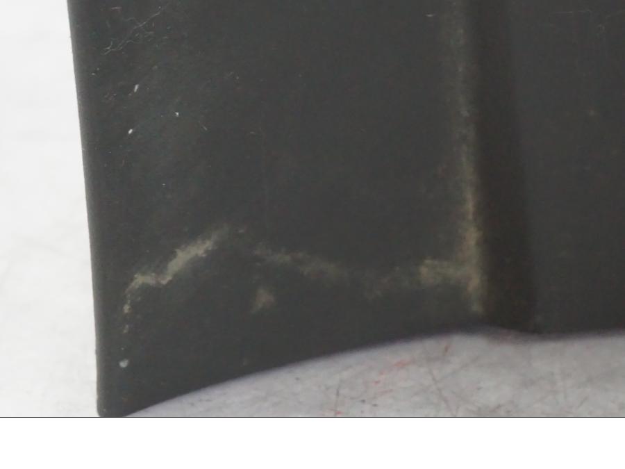 Vänster sida på Svingskärm från en KTM 690 Duke -2015 motorcykel.