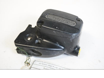 Framsidan på Bromshuvudcylinder från en H-D Street Glide FLHX -2016 motorcykel.