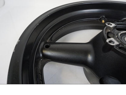 Höger sida på Fälg från en Suzuki GSX 600 F -1998 motorcykel.