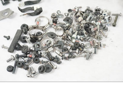 Baksidan på Skruv / Mutter etc från en Kawasaki ZX-6R -2011 motorcykel.