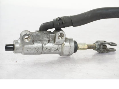 Baksidan på Bromshuvudcylinder från en Yamaha XVS 1100 -2004 motorcykel.