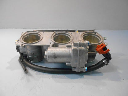 Framsidan på Spjällhus från en Triumph Tiger 800 -2016 motorcykel.