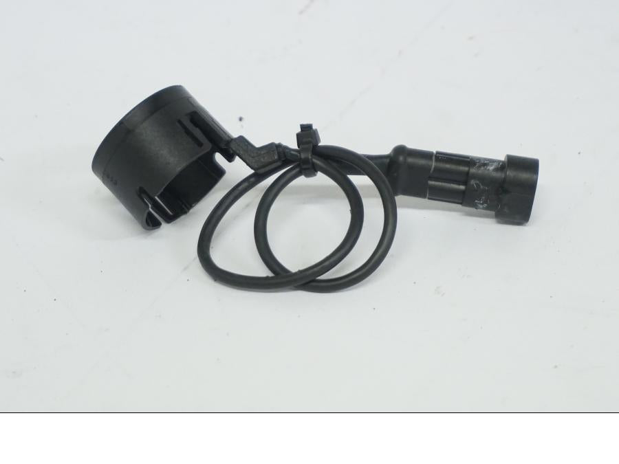 Baksidan på Antenn till tändningslås från en Ducati Desert X -2022 motorcykel.