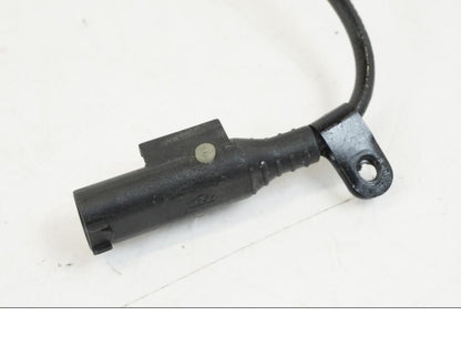 Baksidan på ABS givare från en Aprilia Tuono V4R -2011 motorcykel.