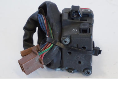 Baksidan på Styrelreglage från en Yamaha YZF 1000 R -1997 motorcykel.