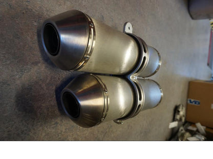 Höger sida på Ljuddämpare från en Ducati Streetfighter 1098 -2010 motorcykel.