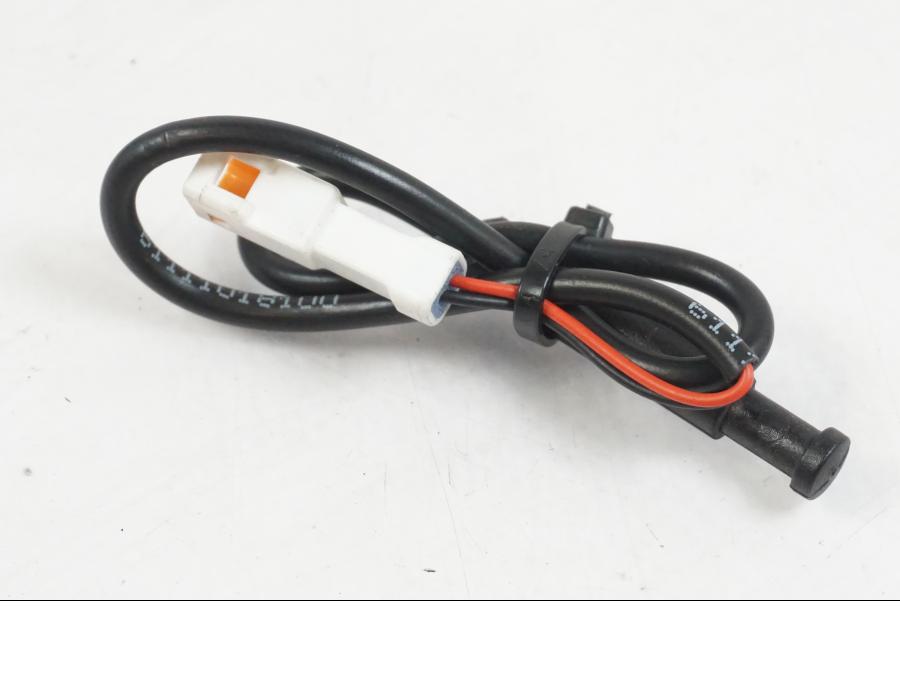 Framsidan på Lufttempsensor från en KTM 1290 Super Duke R -2022 motorcykel.