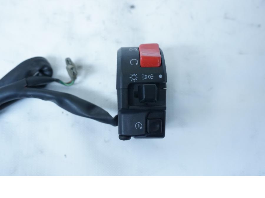 Baksidan på Styrelreglage från en Yamaha YZF 1000 R -1997 motorcykel.