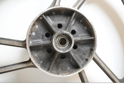 Extrabild3 på Fälg från en Suzuki GSX 400 -1983 motorcykel.