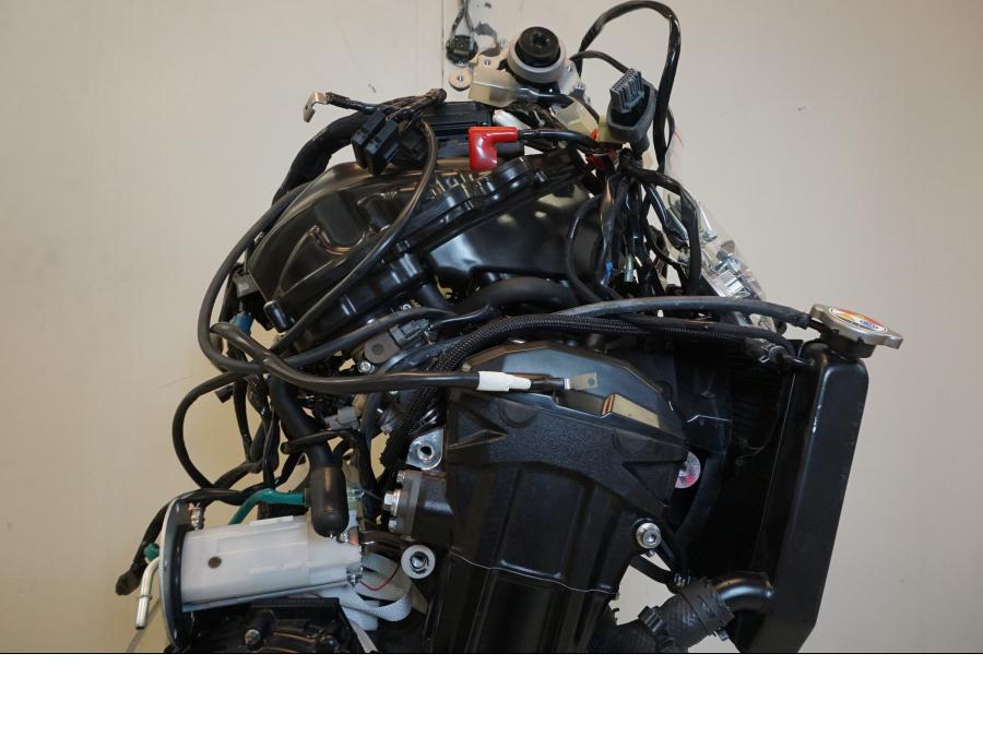 Vänster sida på Motorpaket från en Kawasaki Z 900 -2021 motorcykel.