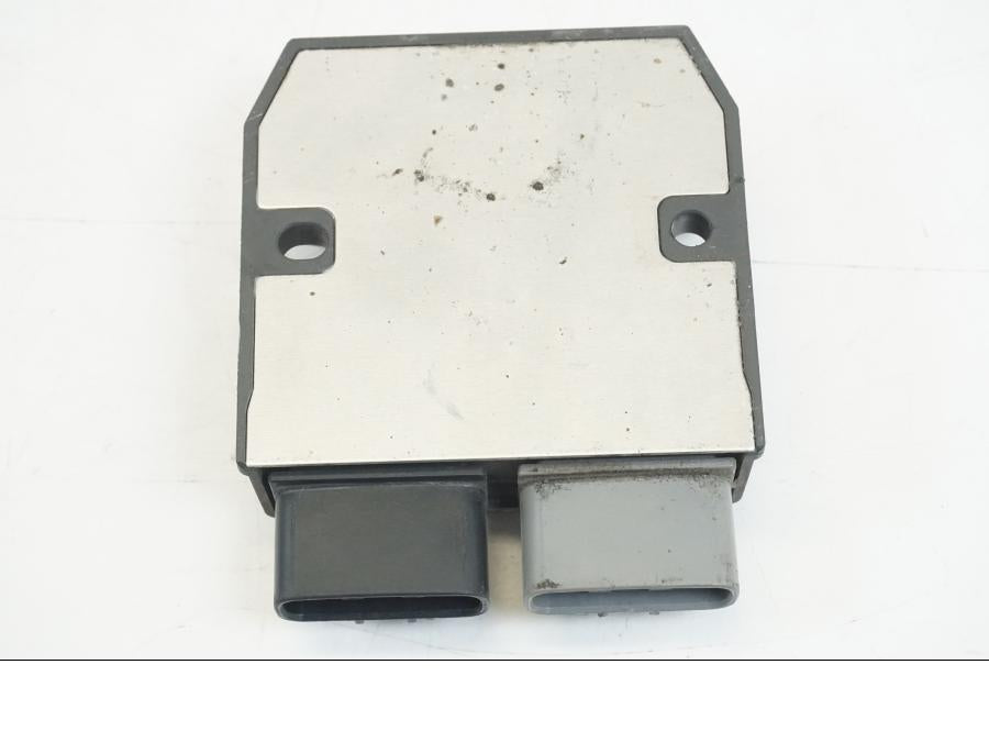 Snett uppifrån på Likriktare från en Ducati Hyperstrada -2013 motorcykel.