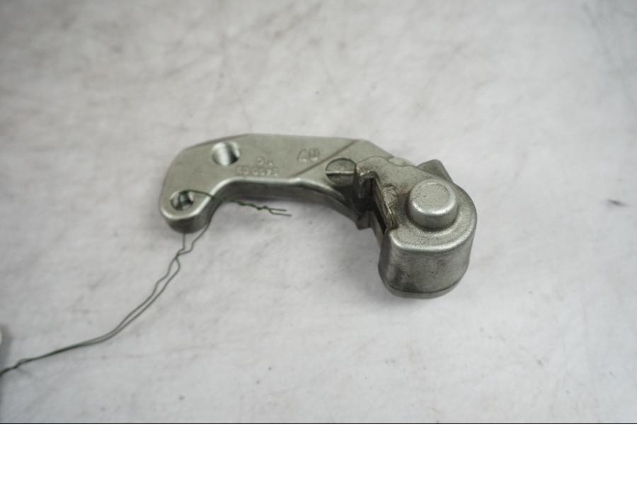 Framsidan på Bromsoksfäste från en Yamaha XT660Z Tenere -2009 motorcykel.