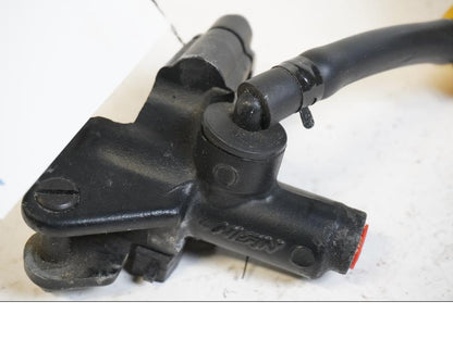 Höger sida på Bromshuvudcylinder från en Kawasaki ZX-9R -2001 motorcykel.