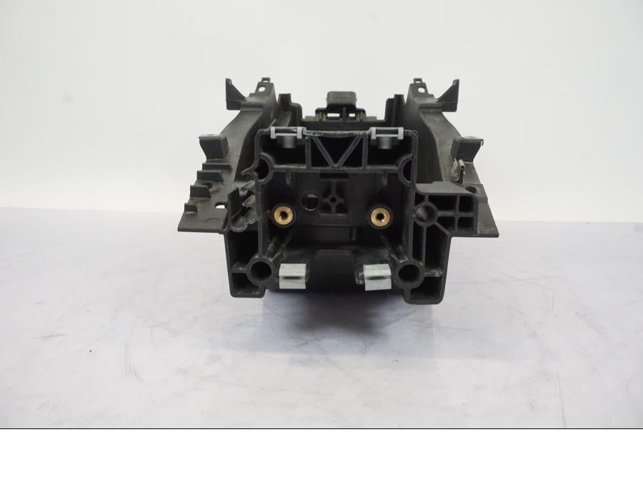 Baksidan på Batterihållare från en BMW S 1000 XR -2019 motorcykel.