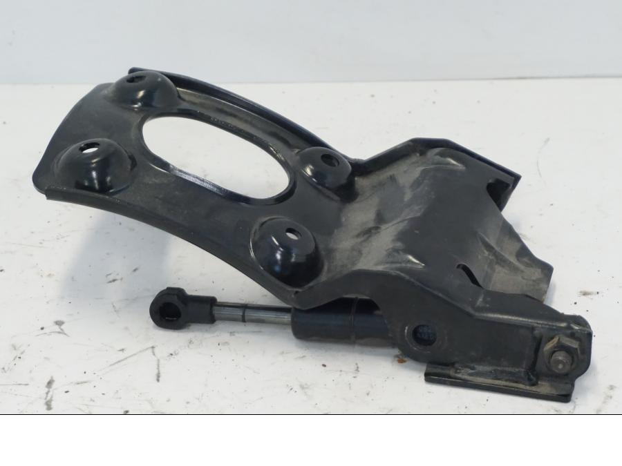 Extrabild2 på Sadelfäste från en Yamaha X-Max 250 -2016 scooter.