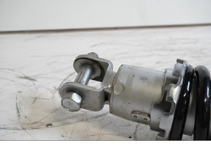 Vänster sida på Stötdämpare från en Yamaha MT-09 Tracer -2015 motorcykel.