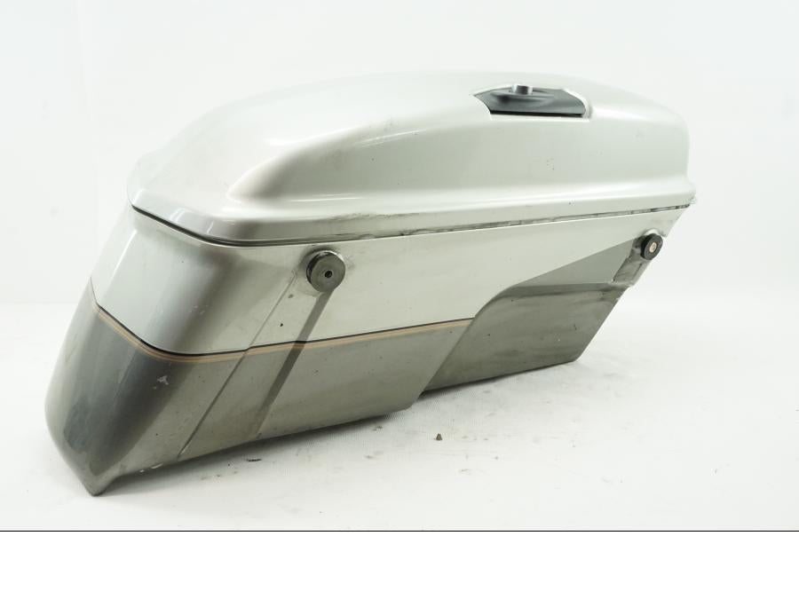 Höger sida på Sidoväska från en Yamaha XVZ 13TD -1999 motorcykel.