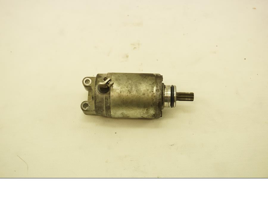 Framsidan på Startmotor från en Kawasaki ZX-6R -2008 motorcykel.